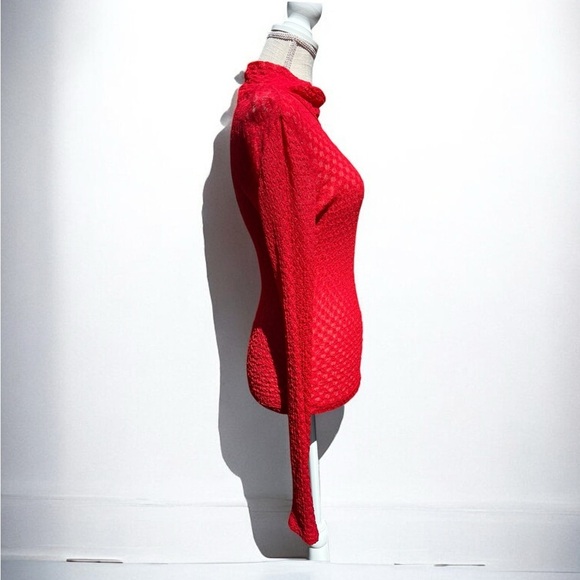 🌻NEW w/o tags FRAME Cherry Red Mesh Stretch Lace Turtleneck Top Size Medium - Picture 5 of 13